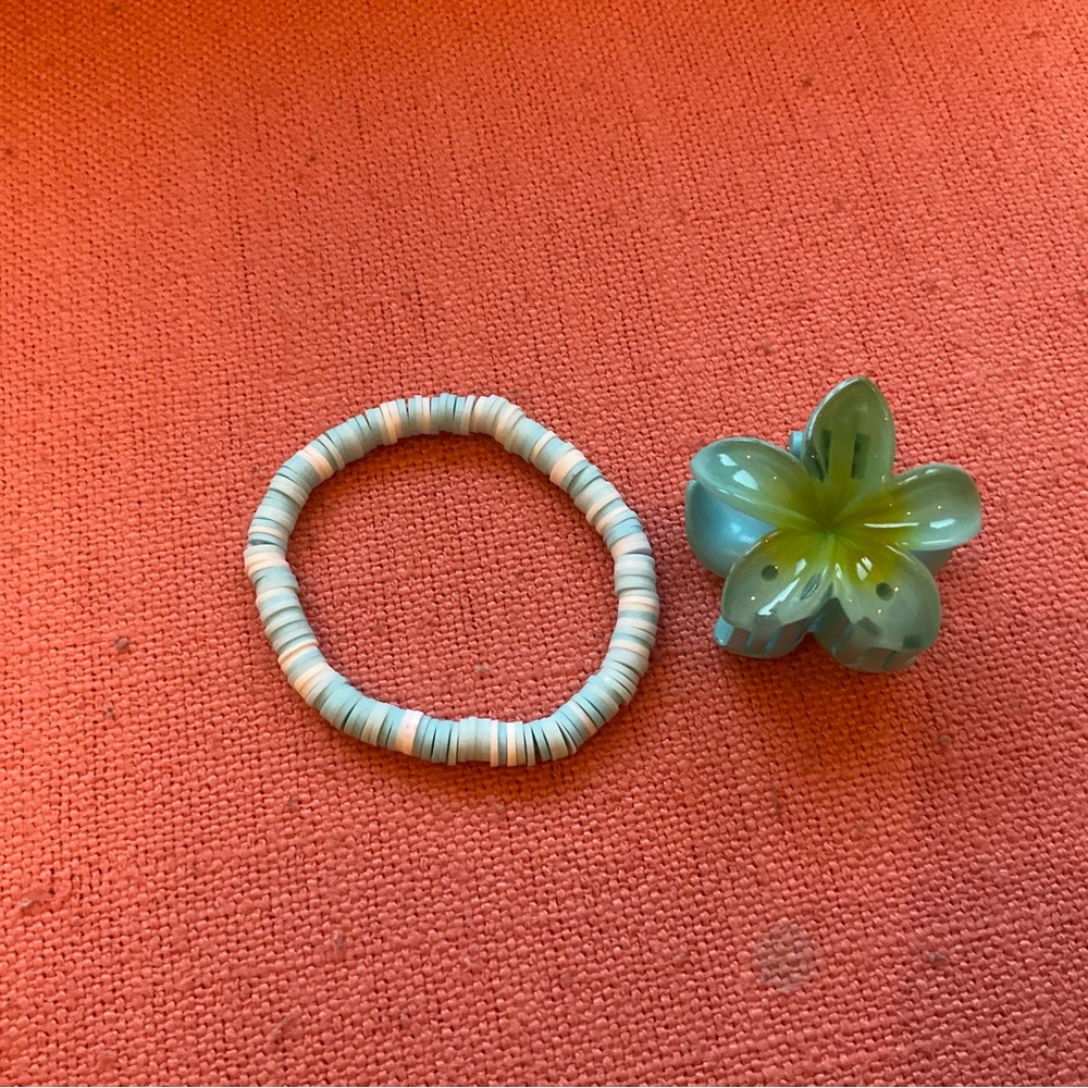 Blue Clay beaded bracelet and blue flower mini clip